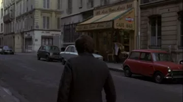 Rue la Bruyère y Rue Henner en París en El inquilino
