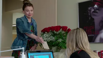Jean jacket from Liza Miller (Sutton Foster) in Younger S04E01