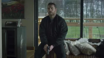 The bomber Alpha Industries Stephen Lucas (Sam Worthington) in The Hunter's Prayer