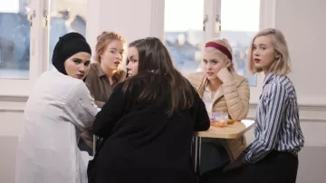 The black pants of Noora Amalie Sætre (Josefine Frida Pettersen) in Skam