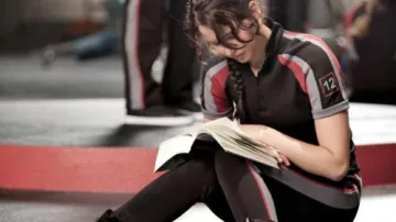 The training T-Shirt District 12 Katniss Everdeen (Jennifer Lawrence) in Hunger Games