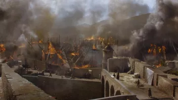 Las murallas justo encima de la Plaza de Santa María en Peñíscola, España en Juego de Tronos S06E01