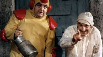 The nightcap of the glaude "Louis De Funes" in the movie the cabbage soup