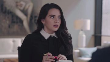 Le stylo de Jane Sloan (Katie Stevens) dans El tipo audaz S01E02