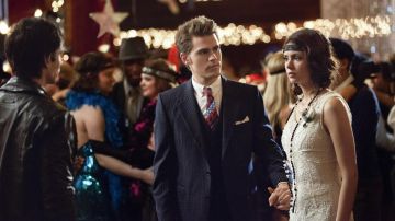 La robe de Elena Gilbert (Nina Dobrev) dans The Vampire Diaries S03E20