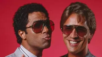 The sun glasses Alpina TR4 of James Crockett / Sonny (Don Johnson) in Two cops in Miami