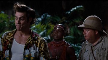 The shirt patterned with yellow flowers of Ace Ventura (Jim Carrey) in Ace Ventura Africa