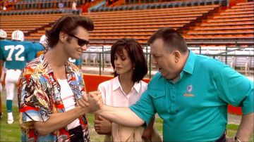 The shirt patterns of Ace Ventura (Jim Carrey) in Ace Ventura, detective for dogs and cats