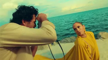 Earrings in yellow Jennifer Lopez in Ni Tú Ni Yo ft. Gente de Zona