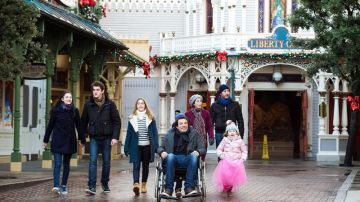 Disneyland Paris, Marne-la-Vallée in Fais pas ci fais pas ça (Bruno Salomone)