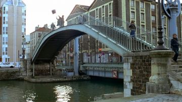 Le pont du Quai de l'Oise juste à côté de la Rue de Crimée à Paris dans le film La science des rêves