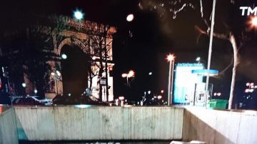 L'Arc de Triomphe, Paris dans Les Rois mages