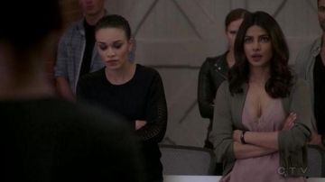 Le collier d'Alex Parrish (Priyanka Chopra) dans Quantico (S2E6)