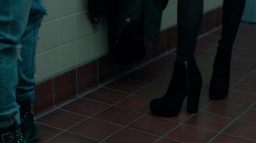 Los zapatos de tacón de Samantha Kingston (Zoey Deutch) en El último día de mi vida