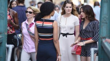 Jane Sloan 's (Katie Stevens) rayed combishort en The bold type S01E01