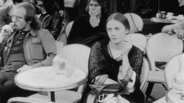 El café Les Deux Magots, Place Saint-Germain des Prés en París en La maman et la putain