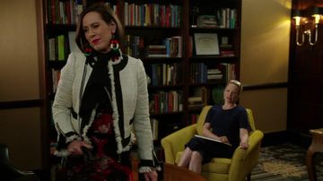 The tweed jacket of Diana Trout (Miriam Shor) in Younger S04E03