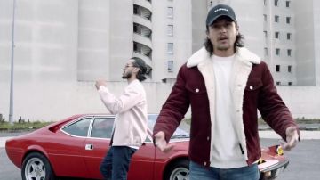 Chaqueta rellena de burdeos de Nekfeu en el clip Tu rêves de Deen Burbigo
