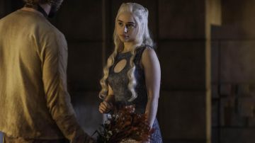 La réplique de la robe de Daenerys (Emilia Clarke) dans Game of Thrones S04E10