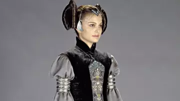 La réplique de la robe de Padme Amidala (Natalie Portman) dans Star Wars II : L'attaque des clones