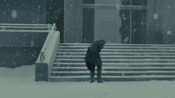 The black pants of officer K (Ryan Gosling) in Blade Runner 2049