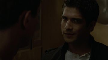 The jacket MEMBERS ONLY Scott McCall (Tyler Posey) on Teen Wolf S5E11