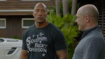 Le t-shirt de Spencer Strasmore (Dwayne “The Rock” Johnson) dans Ballers S01E07
