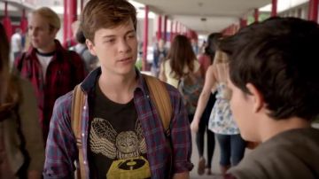 Camiseta DJ Owl de Noah Foster (John Karma) en Scream S01E01