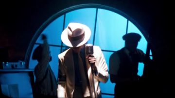 El micrófono retro de Michael Jackson en la pista Smooth Criminal en Moonwalker