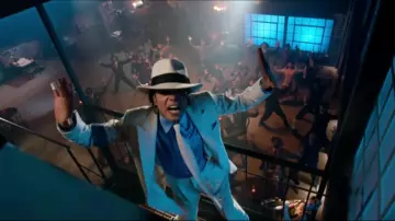 La camisa celeste de Michael Jackson para el título Smooth Criminal en Moonwalker