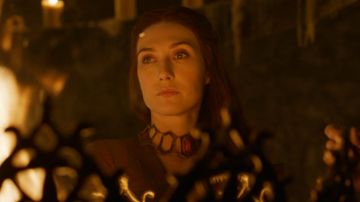 La réplique du collier de Melisandre (Carice van Houten) dans Game of Thrones S03E08