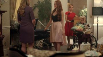 La jupe de Cheryl Blossom (Madelaine Petsch) dans Riverdale S01E08