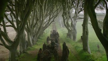 The Dark Hedges in Ireland of the North in the series Game Of Thrones S01E02