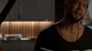 The collar flush to the neck very late Jamal Lyon (Jussie Smollett) on Empire S03E04