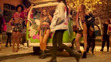 The ankle boots lace up of Perrie Edwards in the clip Power of Little mix