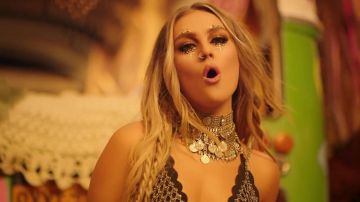 The collar flush with neck of the top of Perrie Edwards in the clip Power of Little mix