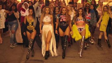 Les cuissardes noires à imprimé de Leigh-Anne Pinnock dans le clip Power des Little mix