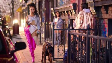 Waders pink Leigh-Anne Pinnock in the clip Power of Little mix