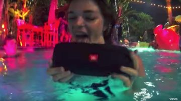 The portable speaker Xtreme JBL in the clip Sorry not Sorry Demi Lovato