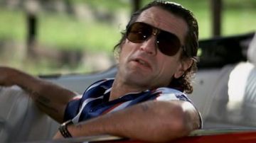 Les lunettes de soleil Carrera 5565 de Max Cady (Robert De Niro) dans Les nerfs à vif