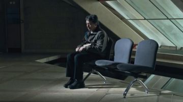 Les sneakers Skechers de Quan (Jackie Chan) dans The Foreigner