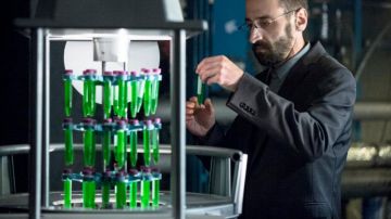 La réplique du tube de Mirakuru sérum dans Arrow saison 2