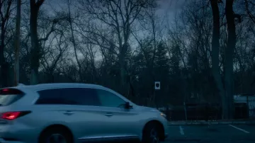 Le SUV Infiniti QX60 de Jean Holloway (Naomi Watts) dans Gypsy S01E09