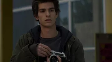 The camera Yashica of Peter Parker (Andrew Garfield) in The Amazing Spider-Man