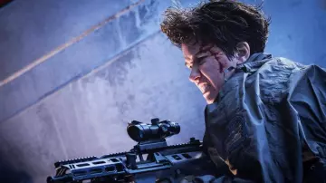 The crest of the ship Covenant Daniels (Katherine Waterston) in Alien : Covenant