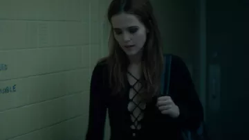 El cuerpo con cordones de Samantha Kingston (Zoey Deutch) en El último día de mi vida