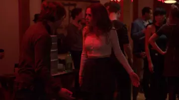 Le haut blanc de Samantha (Zoey Deutch) dans Le Dernier jour de ma vie