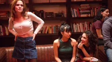 La jupe en jean de Samantha (Zoey Deutch) dans Le Dernier jour de ma vie