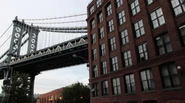 El apartamento loft #6 en Brooklyn, Nueva York por Dan Humphrey (Penn Badgley) y su familia en la serie Gossip Girl