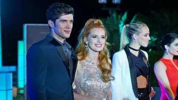 Earrings Swarovski Paige Townsen (Bella Throne) in Famous In Love S01E02